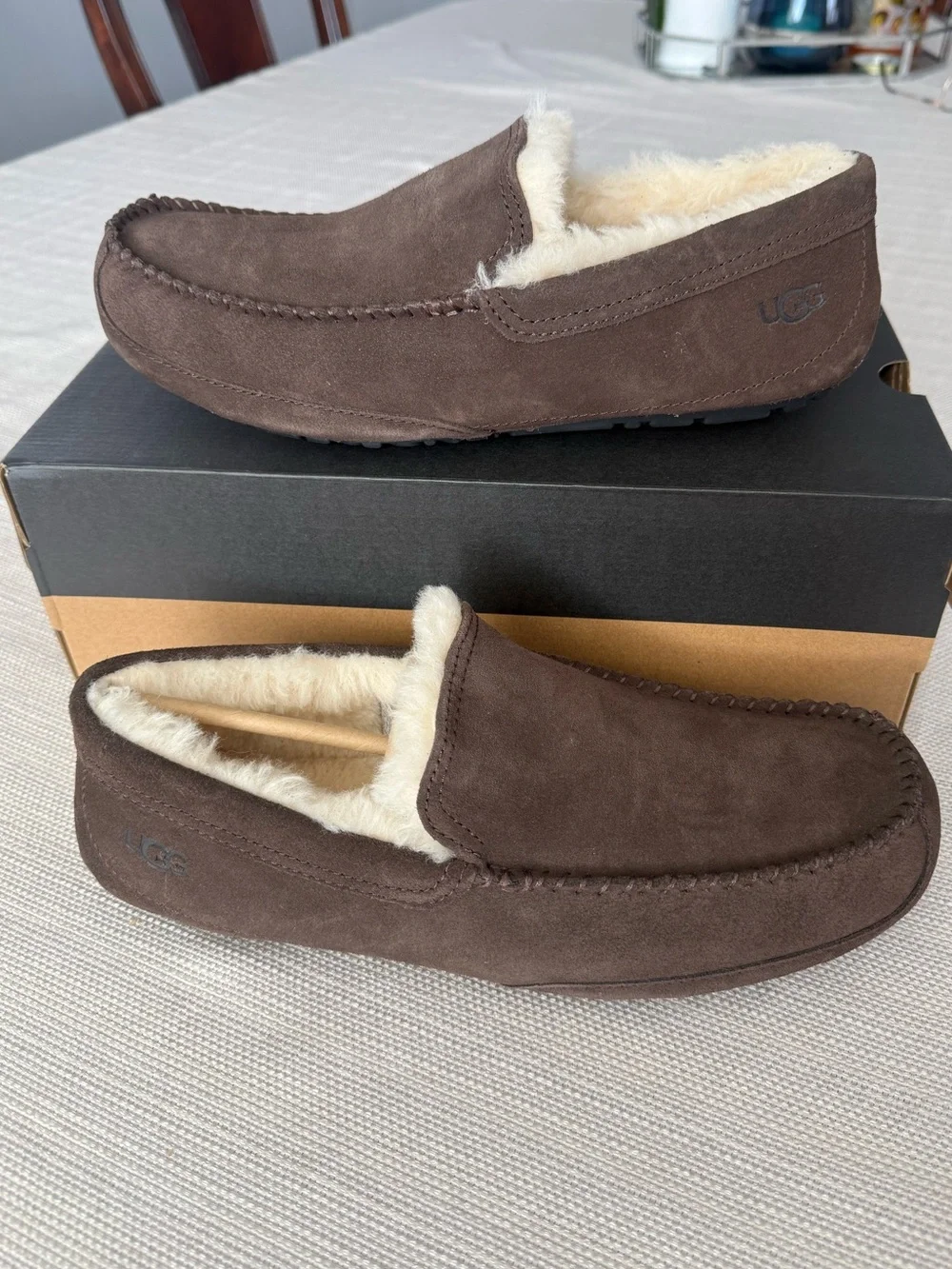 UGG Men’s linscot suede slippers